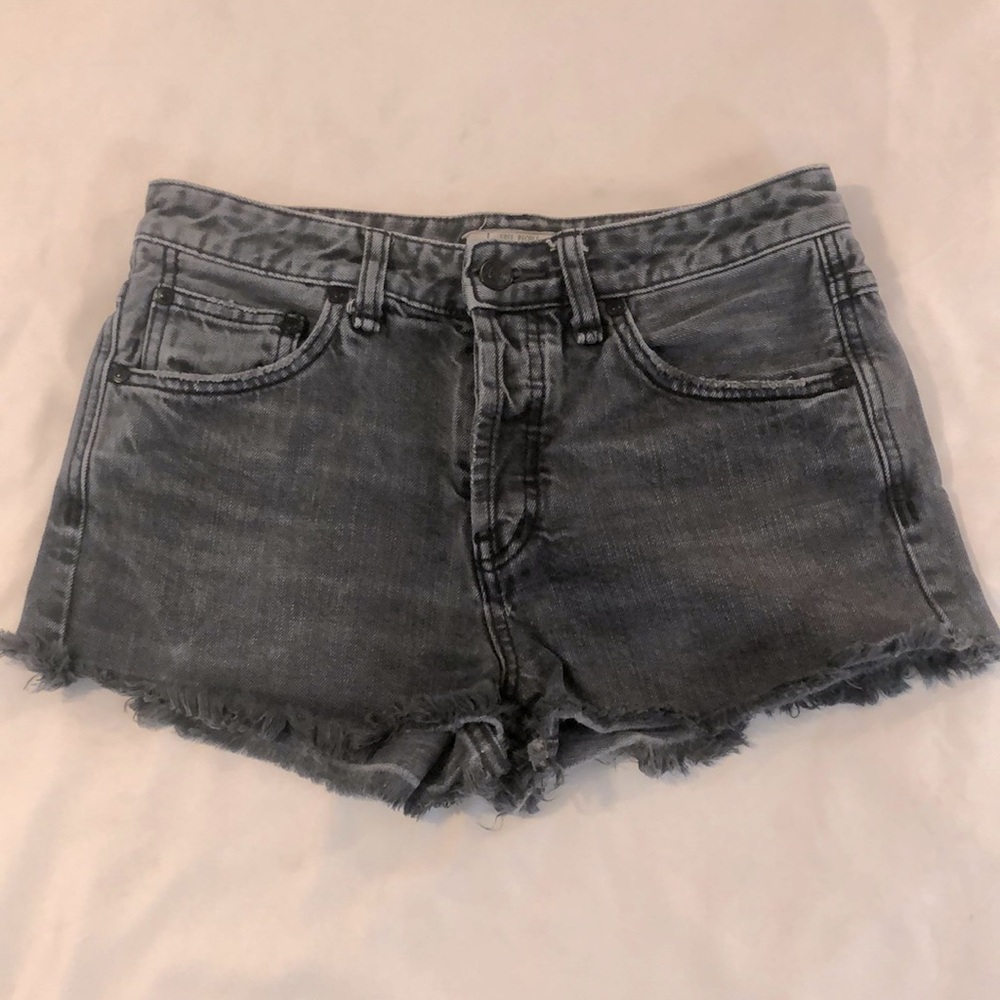 Free People Women’s Now or Never Black Denim Short Shorts Size W26